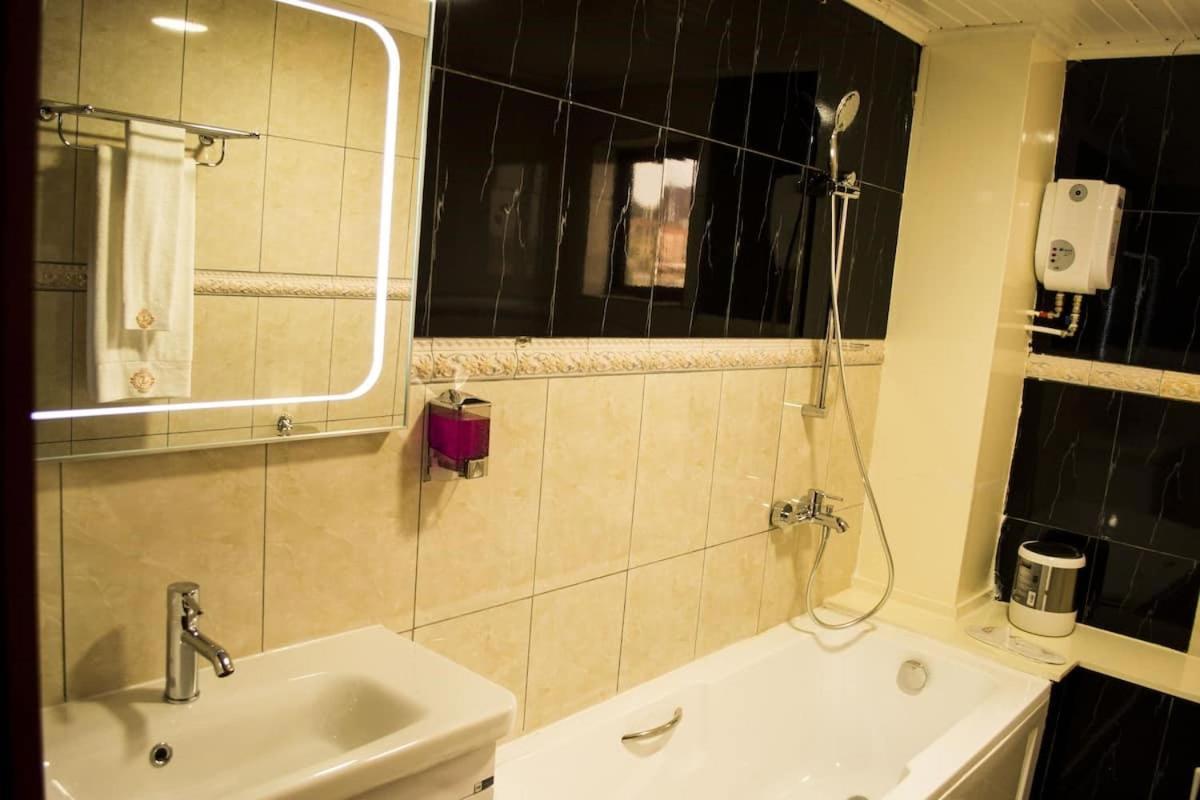 Hotel Jouvence International Yaoundé Екстериор снимка