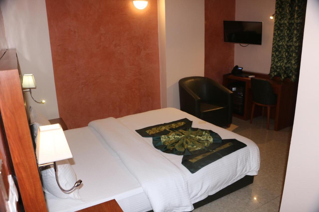 Hotel Jouvence International Yaoundé Екстериор снимка