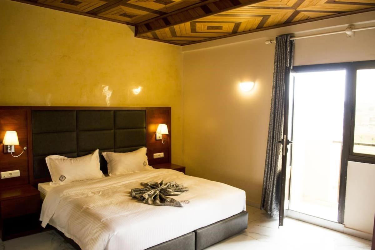 Hotel Jouvence International Yaoundé Екстериор снимка