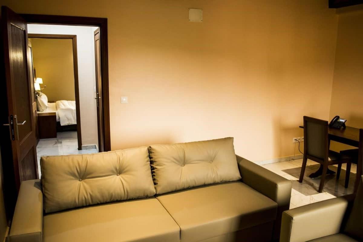 Hotel Jouvence International Yaoundé Екстериор снимка