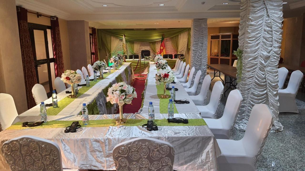Hotel Jouvence International Yaoundé Екстериор снимка